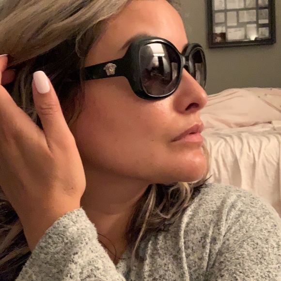 Versace sunglasses 😎 - Picture 2 of 9